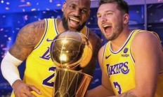 乐鱼体育官方入口-湖人主帅调整阵容，成功挽回颓势