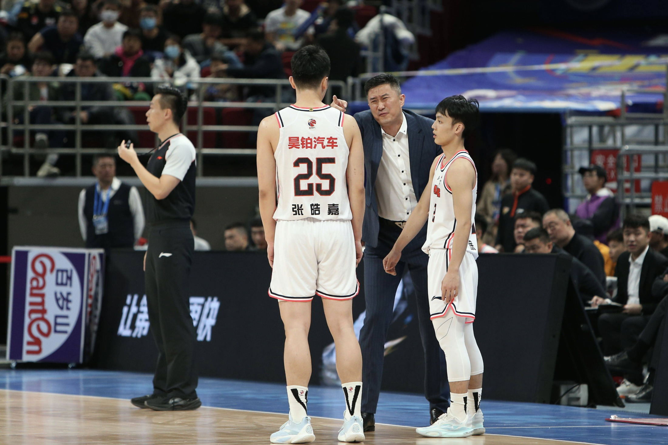 山西队正在备战与广州队的紧张对决的简单介绍