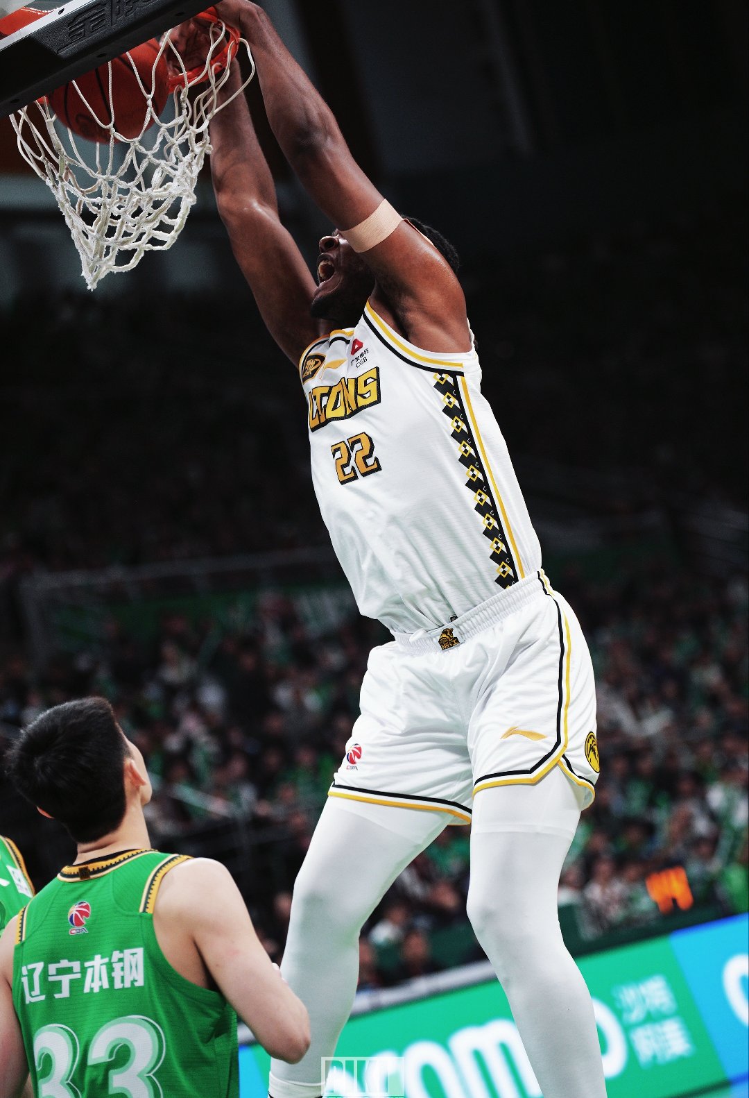 广厦男篮队员竭尽全力，迎难而上的简单介绍