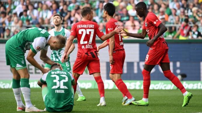 门兴格拉德巴赫灭火重生,球迷欢呼雀跃 门兴格拉德巴赫灭火重生,球迷欢呼雀跃