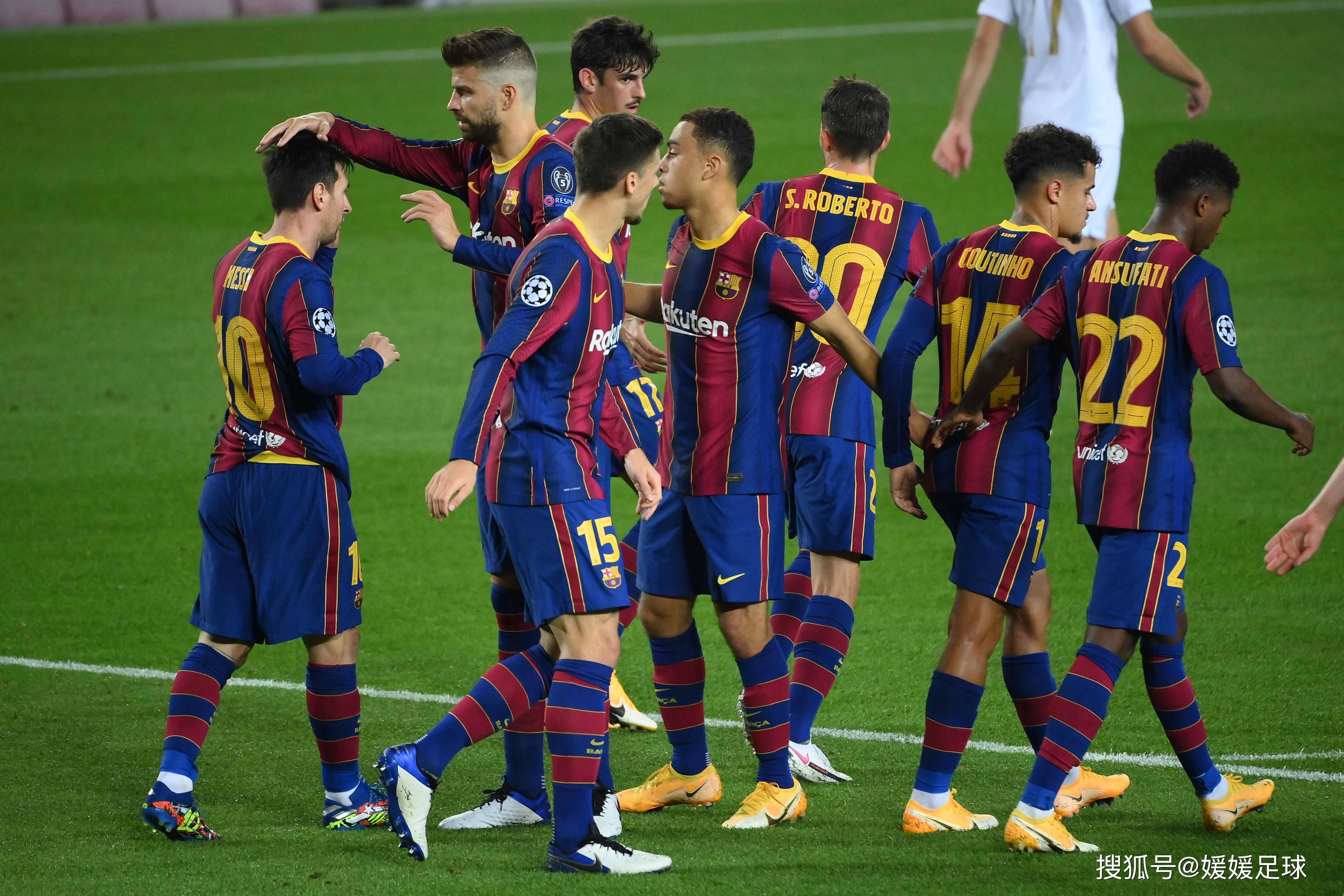 足球明星参与一场备受瞩目的友谊赛 足球明星参与一场备受瞩目的友谊赛