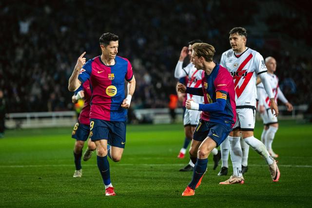 欧洲联赛决赛即将开打，球队蓄势待发