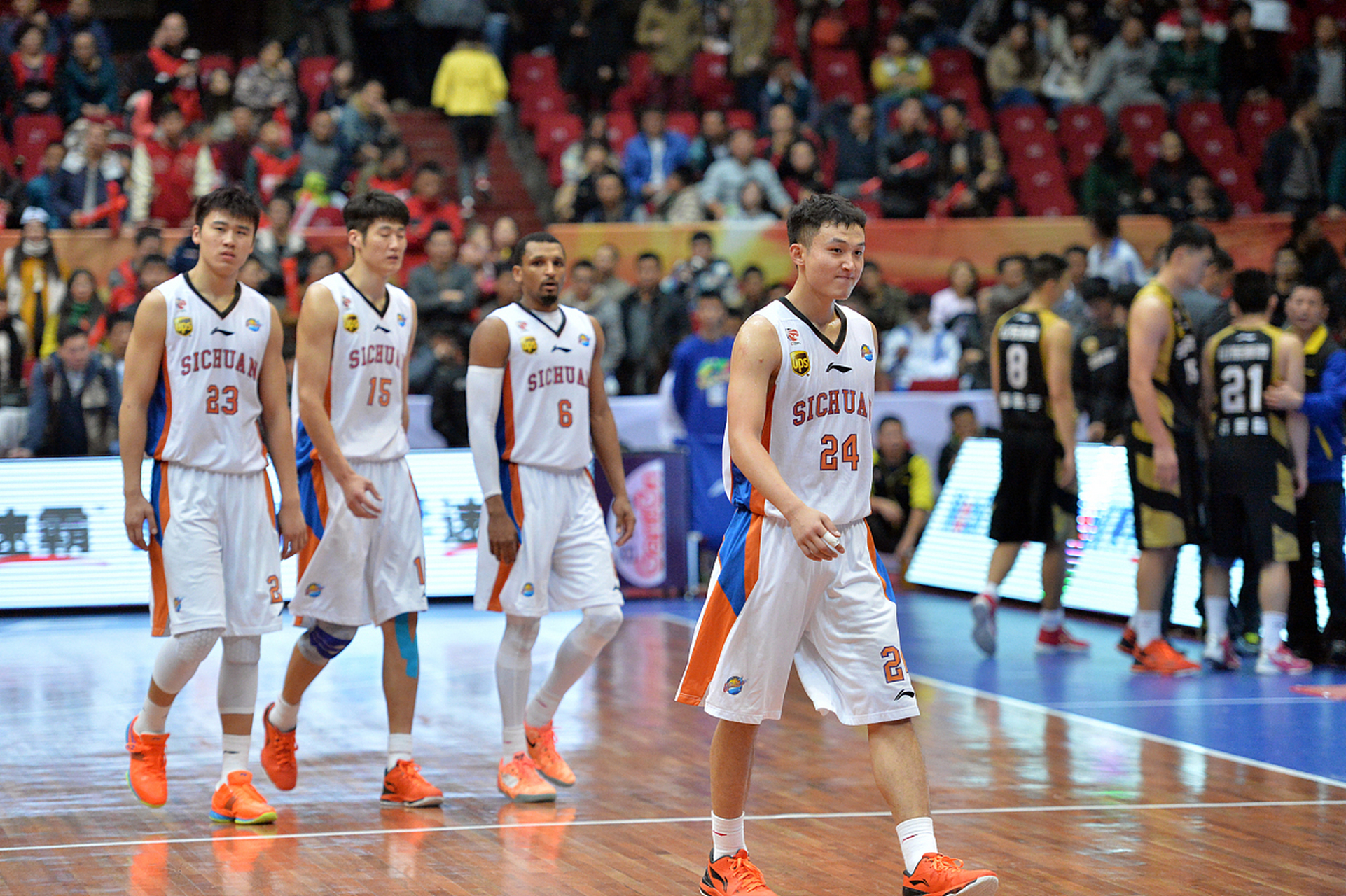 吉林队主场击败深圳,喜获反弹胜利 吉林队主场击败深圳,喜获反弹胜利