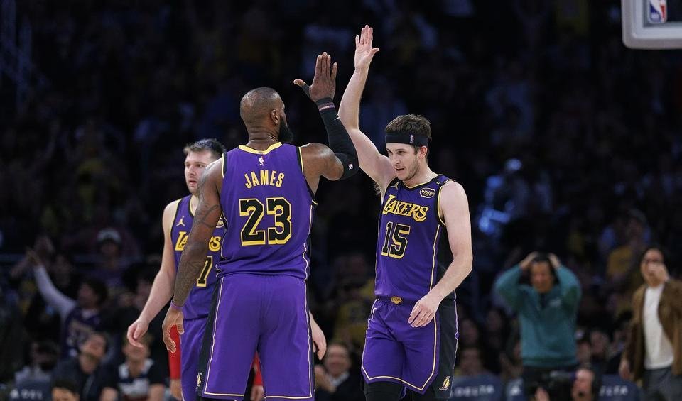 热火加倍努力争胜,湖人队团结一心备战总决赛的简单介绍 热火加倍努力争胜,湖人队团结一心备战总决赛的简单介绍