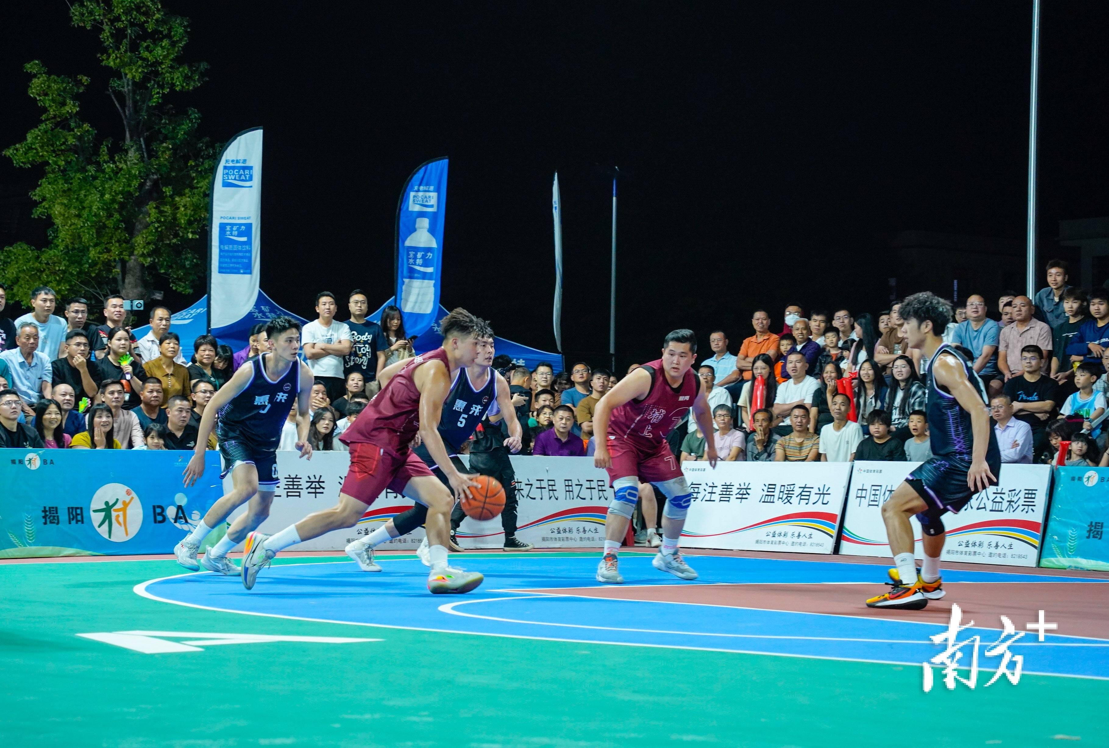 篮球比赛精彩频出引发球迷热议 篮球比赛精彩频出引发球迷热议