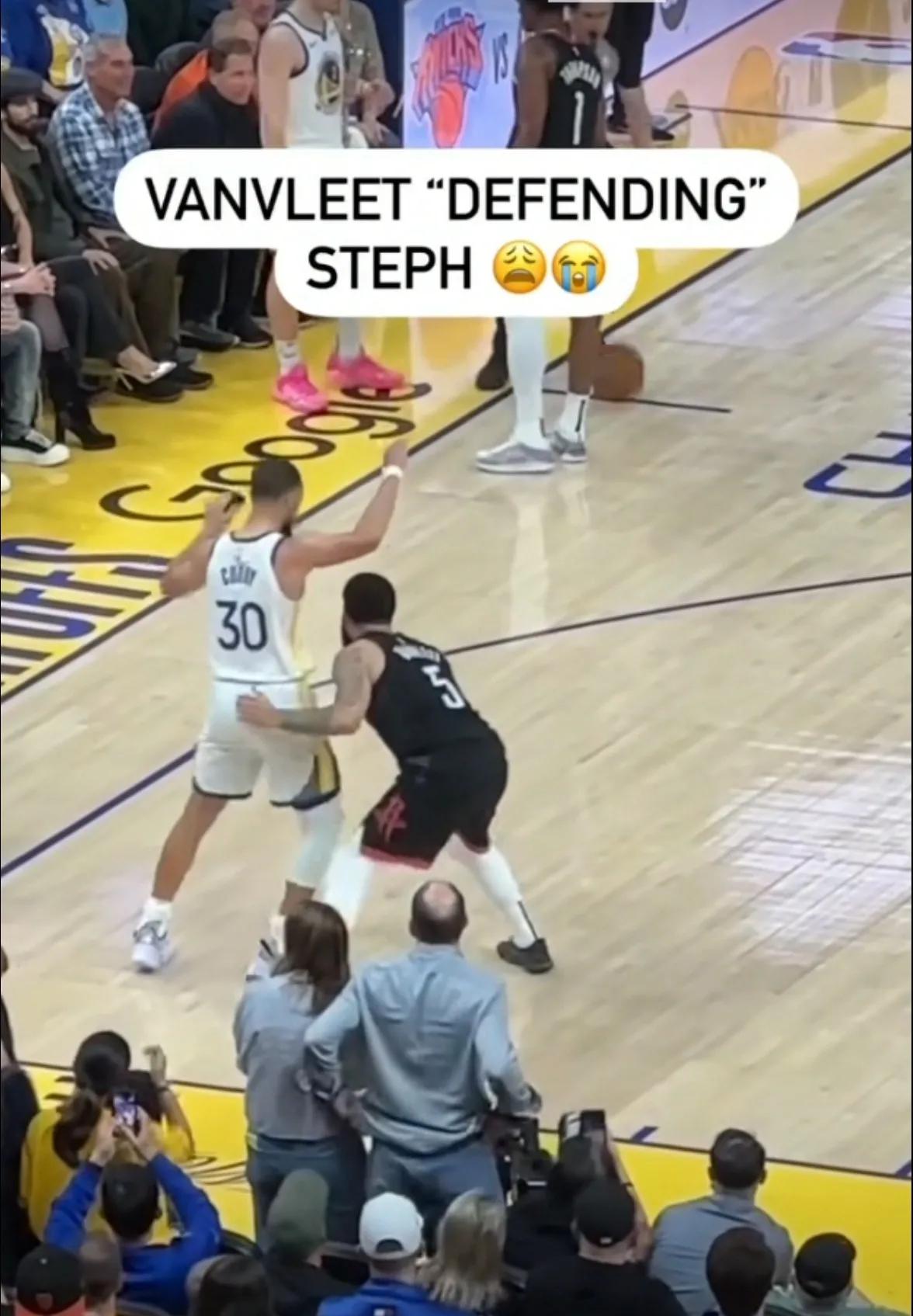 雄鹿客场不敌活塞,遭遇连败 雄鹿客场不敌活塞,遭遇连败