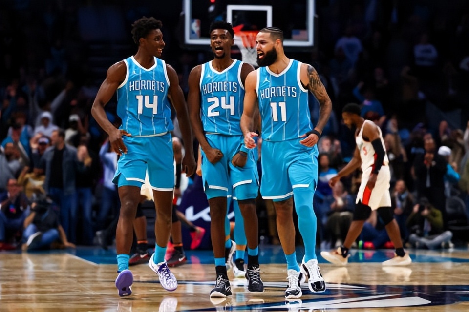 快船内线球员强硬篮板,率队取胜晋级下一轮的简单介绍 快船内线球员强硬篮板,率队取胜晋级下一轮的简单介绍