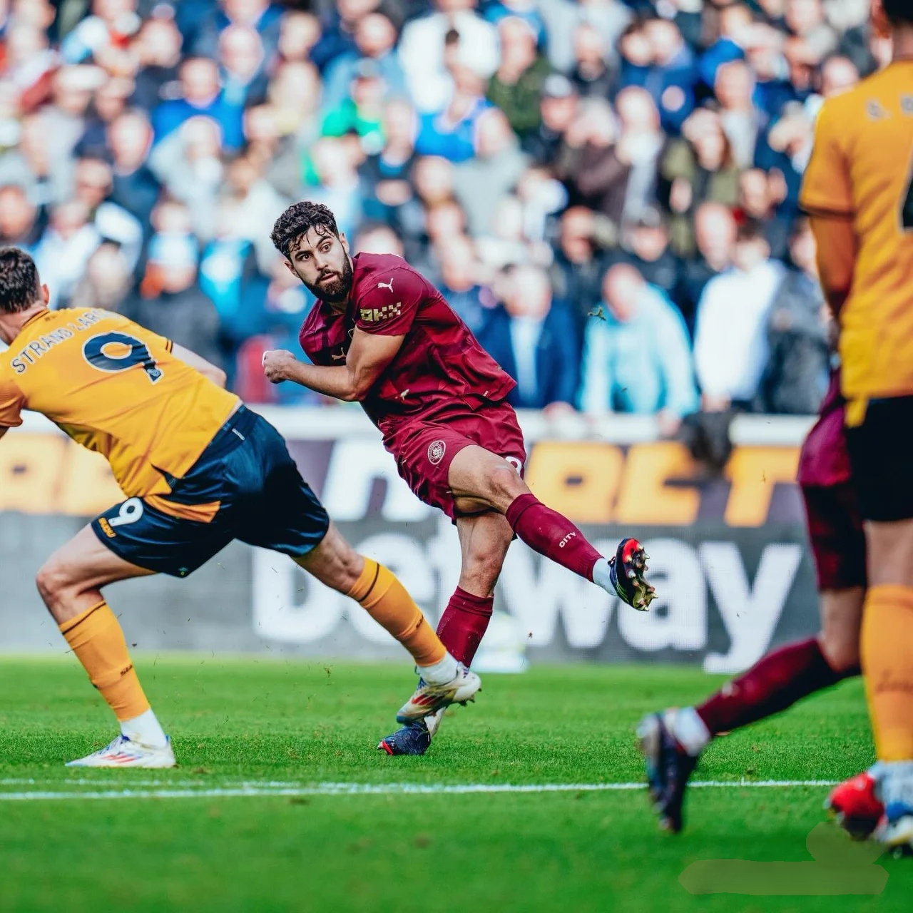 曼城中场状态神勇，带领球队实现强势突围的简单介绍