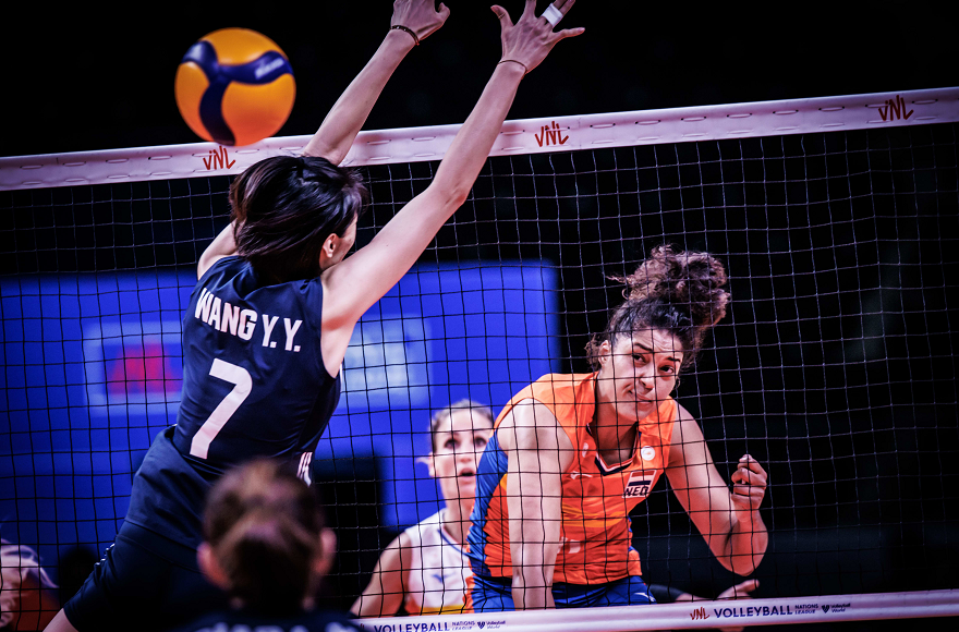 荷兰遭遇失利，艰难突围决赛圈的简单介绍