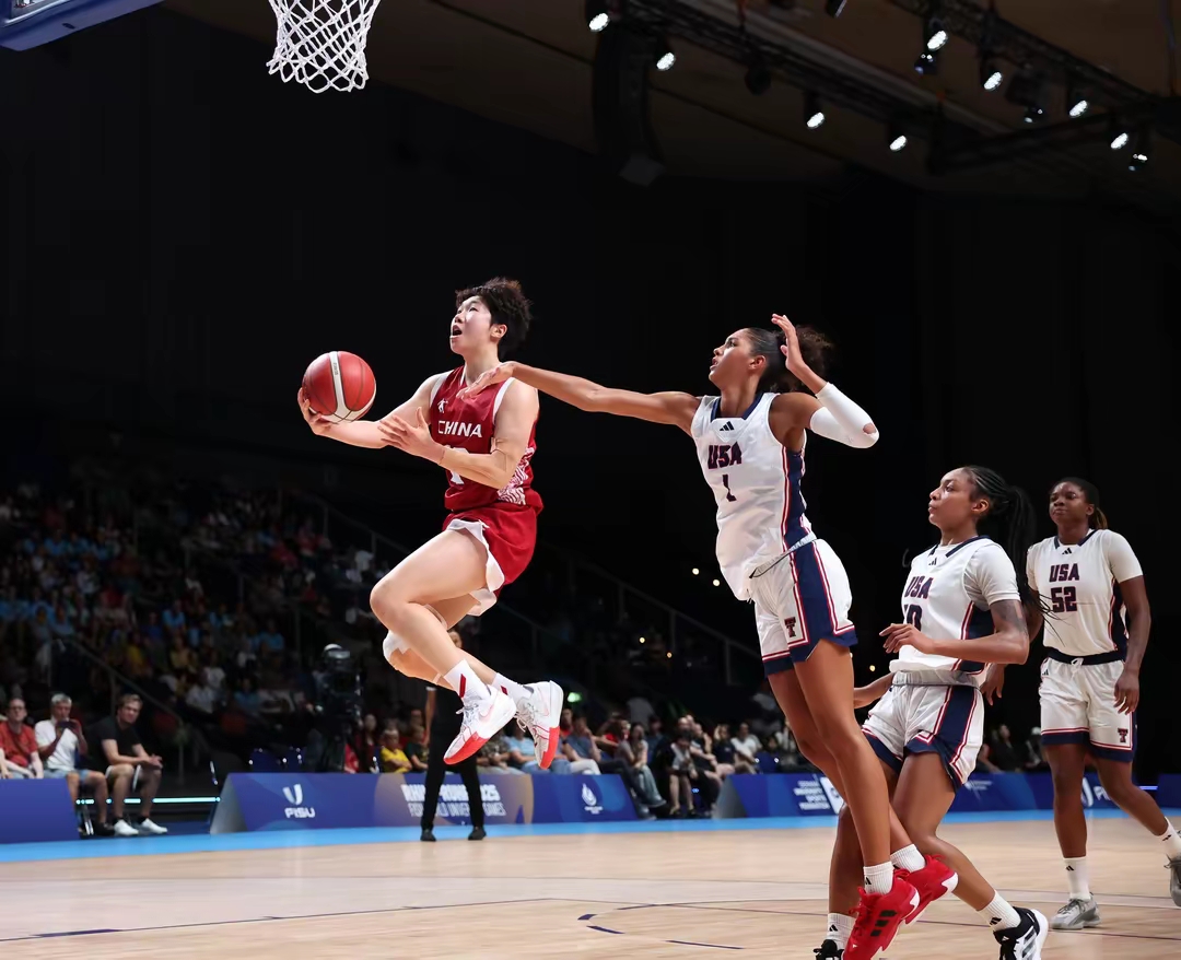 包含中国篮球联赛球员在比赛中突出表现，备受关注的词条