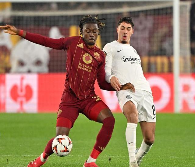 法兰克福队主场逆转晋级淘汰赛 法兰克福队主场逆转晋级淘汰赛